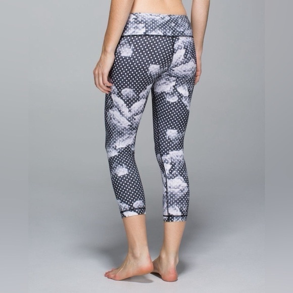 LULULEMON WUNDER UNDER Crop II Dottie Dream size 4 - Picture 2 of 6